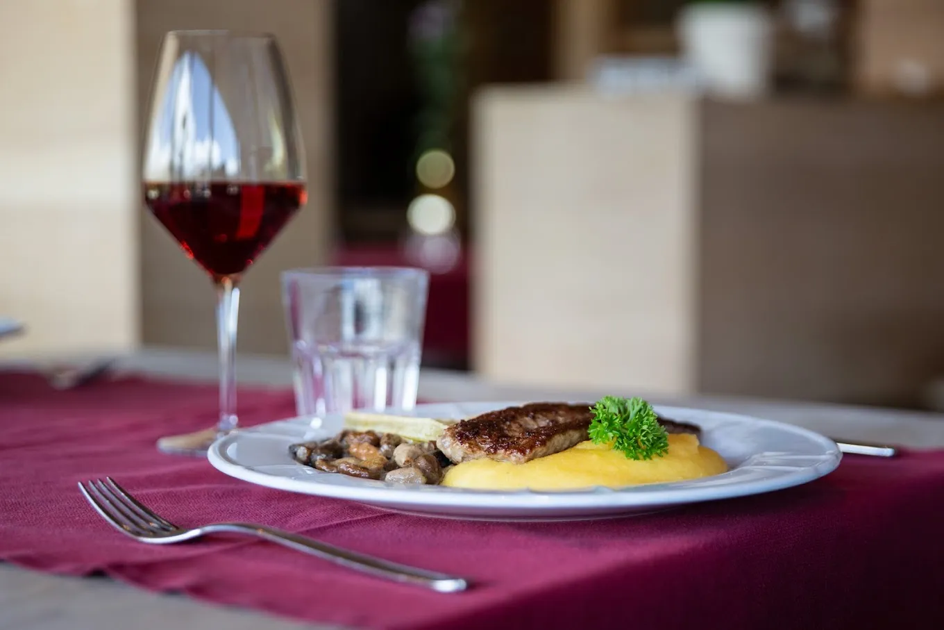 Cena in rifugio con trasporto in motoslitta a San Cassiano in Alta Badia