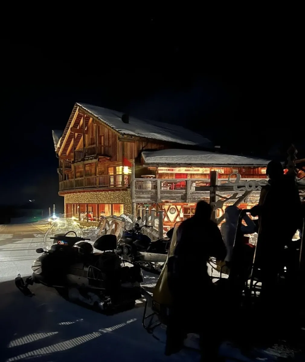 Cena in rifugio con trasporto in motoslitta a San Cassiano in Alta Badia