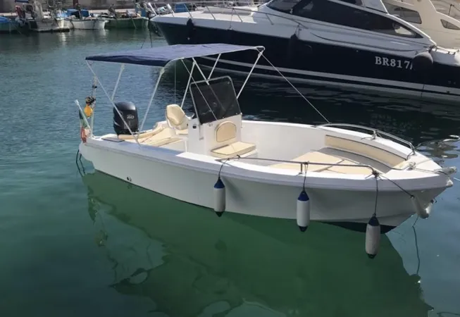 Noleggio barca senza patente a San Foca