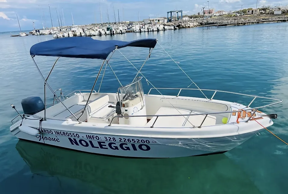 Noleggio barca senza patente a San Foca