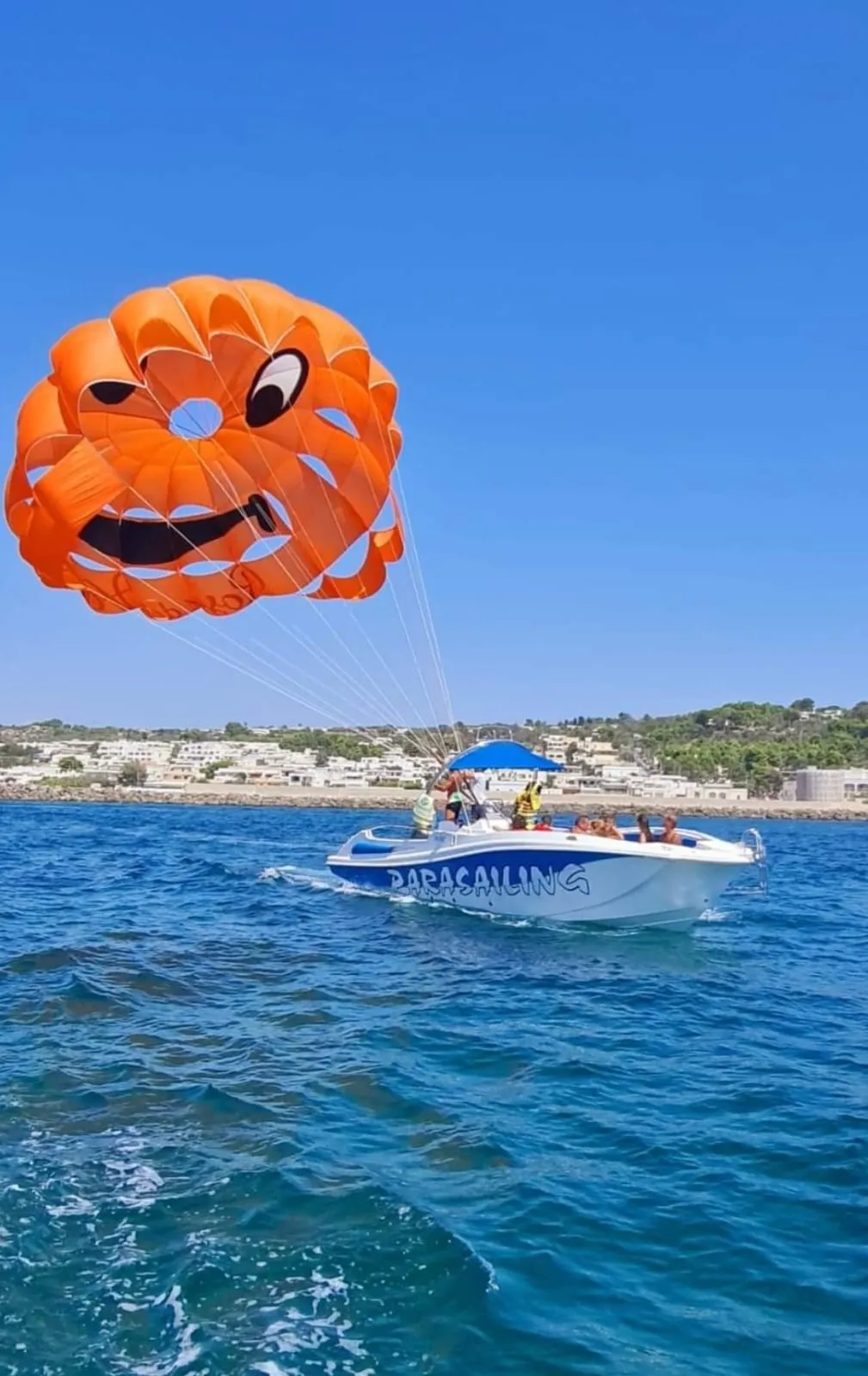 Parasailing a Torre Vado