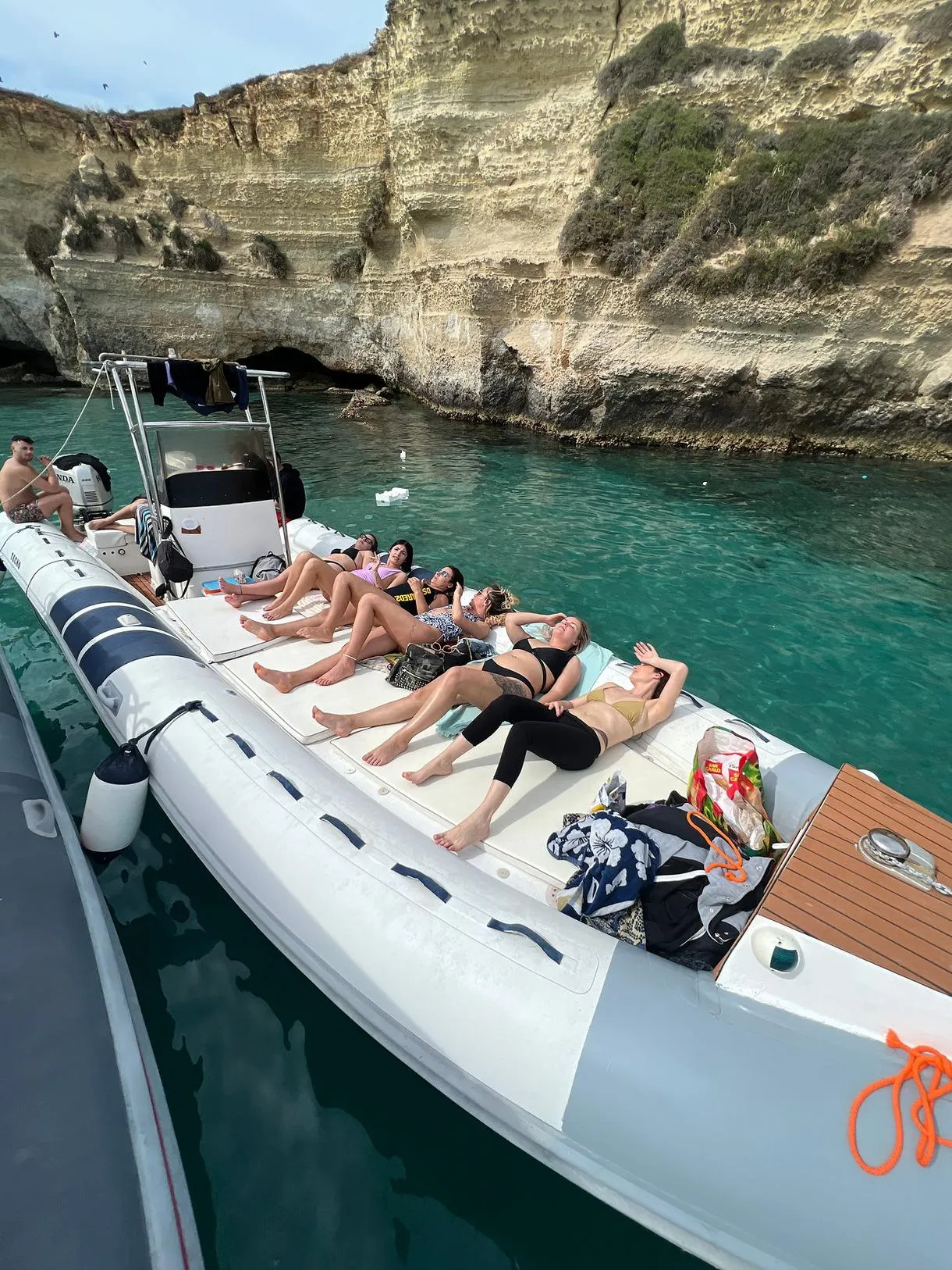 Noleggio gommone a San Foca con patente nautica