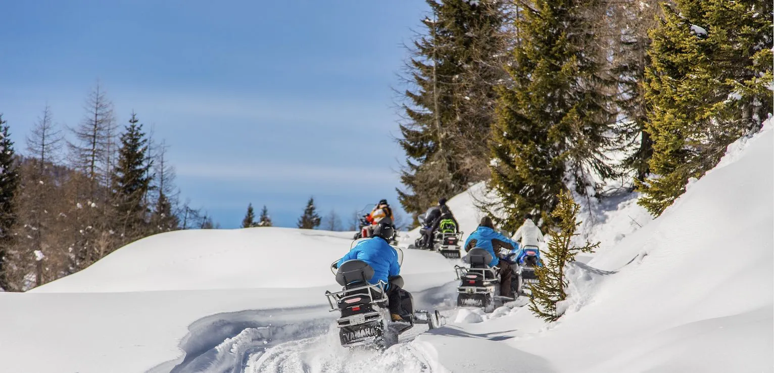 Giro in motoslitta a Sappada nelle Dolomiti Friulane