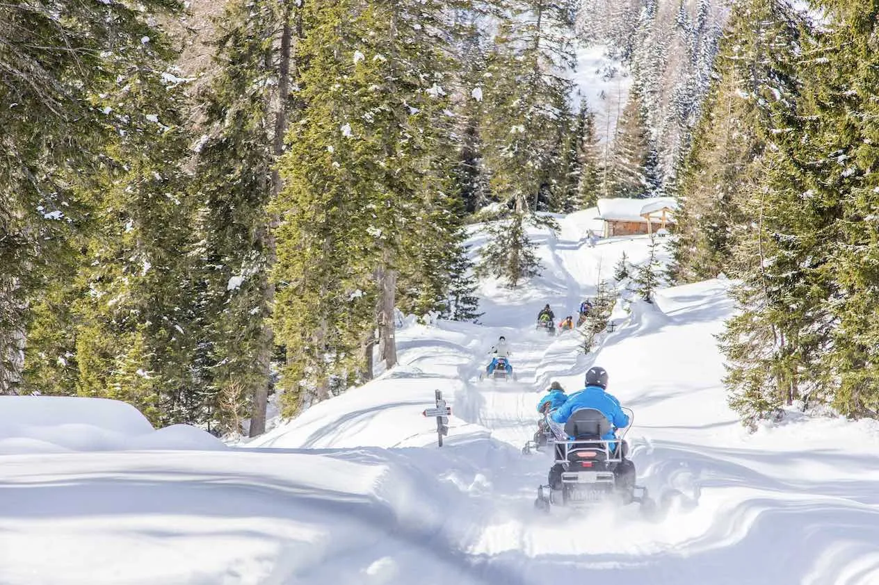 Giro in motoslitta a Sappada nelle Dolomiti Friulane