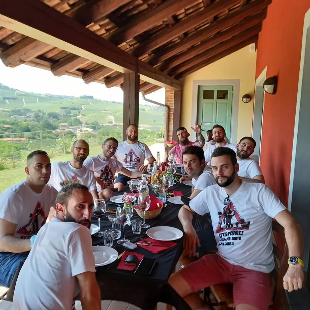 Pranzo in agriturismo con vista sulle Langhe a Castiglione Falletto