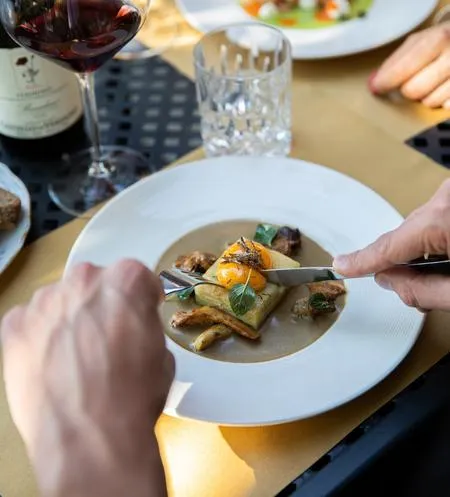 Pranzo in agriturismo con degustazione vini nelle Langhe al Castello di Verduno