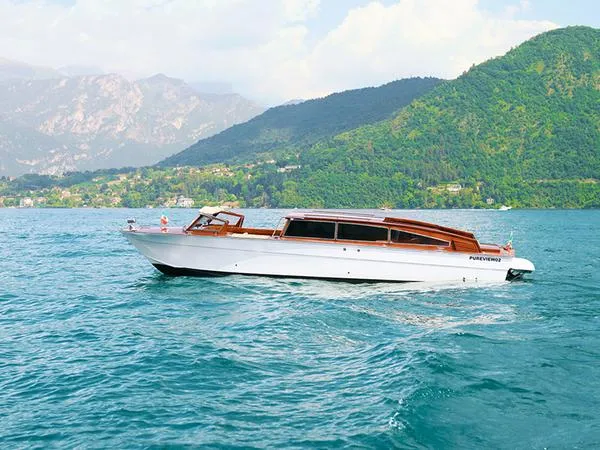 Tour in barca di legno