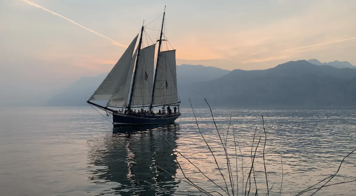 Minicrociera al tramonto con degustazione di vino da Malcesine