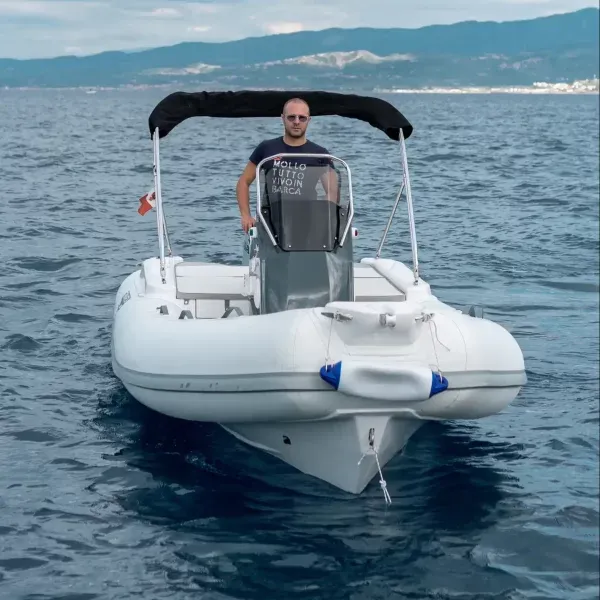 Escursione in barca di mezza giornata alla Baia di Sant’Antonio