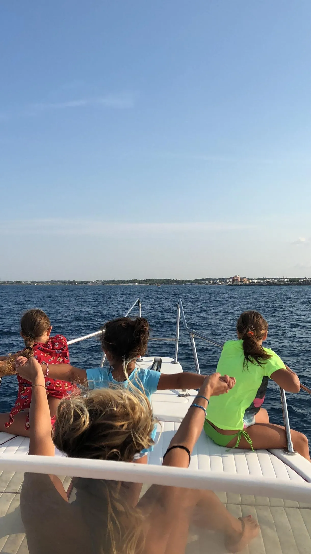 Tour in barca privato di 2h30 con aperitivo a San Foca