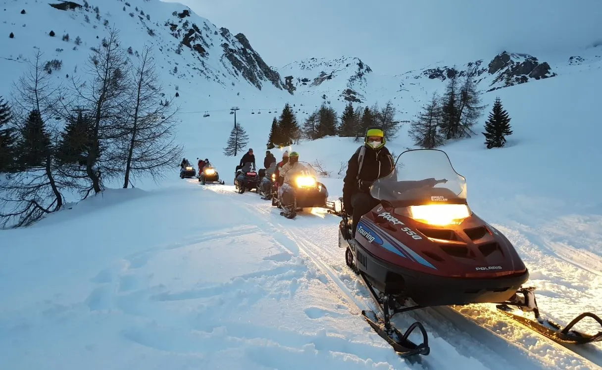 Escursione in motoslitta e cena in baita al Passo del Tonale