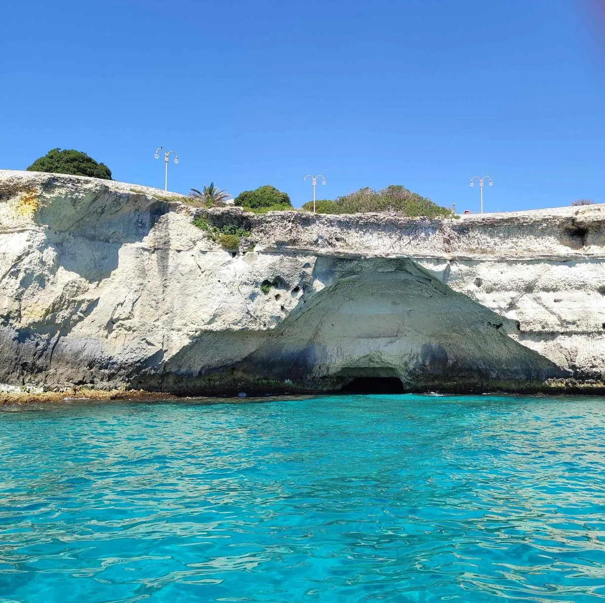 Escursione in barca di 2h30 alle Marine di Melendugno in condivisione
