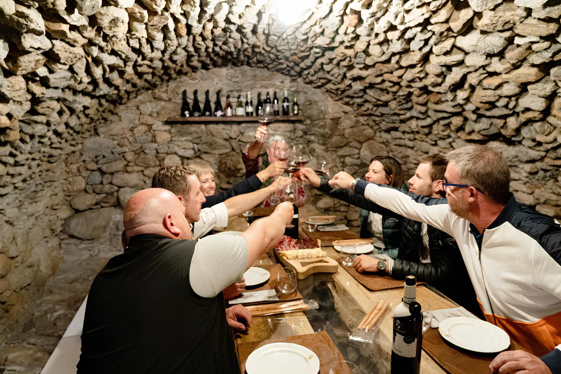 Degustazione vini e visita alla cantina in un vecchio monastero a Viverone