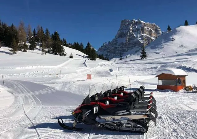 Escursione in motoslitta nelle Dolomiti ad Alleghe