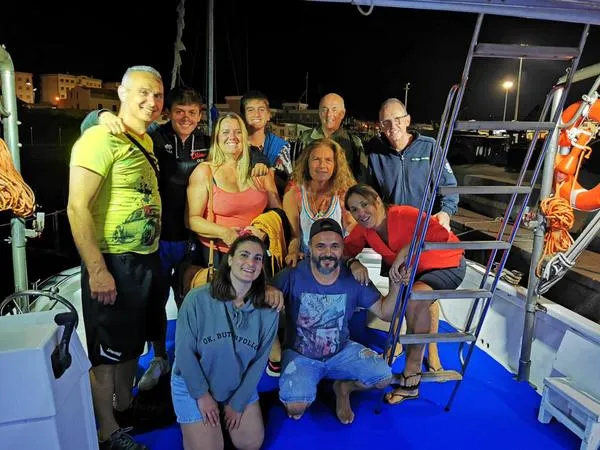 Escursione serale in barca con cena a bordo nel Golfo degli Aranci