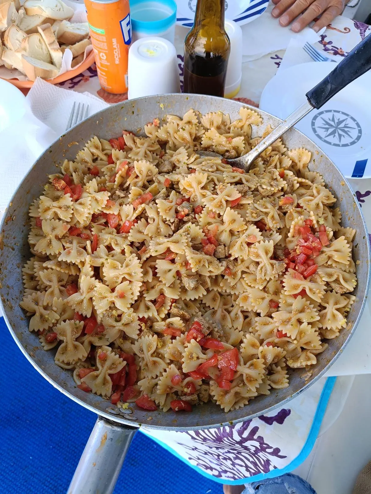 Escursione serale in barca con cena a bordo nel Golfo degli Aranci