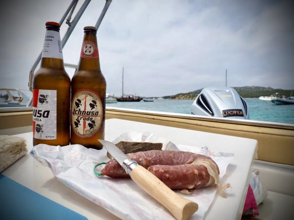 Giornata in gommone in esclusiva a La Maddalena da Palau