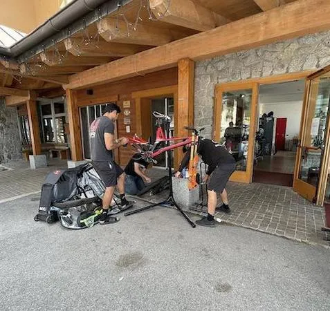 Fat bikes tour con aperitivo a Malga Valbiolo a Passo Tonale