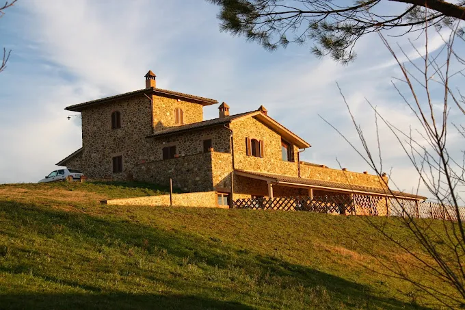 Degustazione di vino in Val d'Orcia a Montalcino
