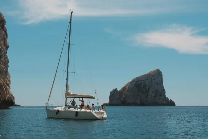 Giornata in barca a vela ad Alghero con pranzo e aperitivo