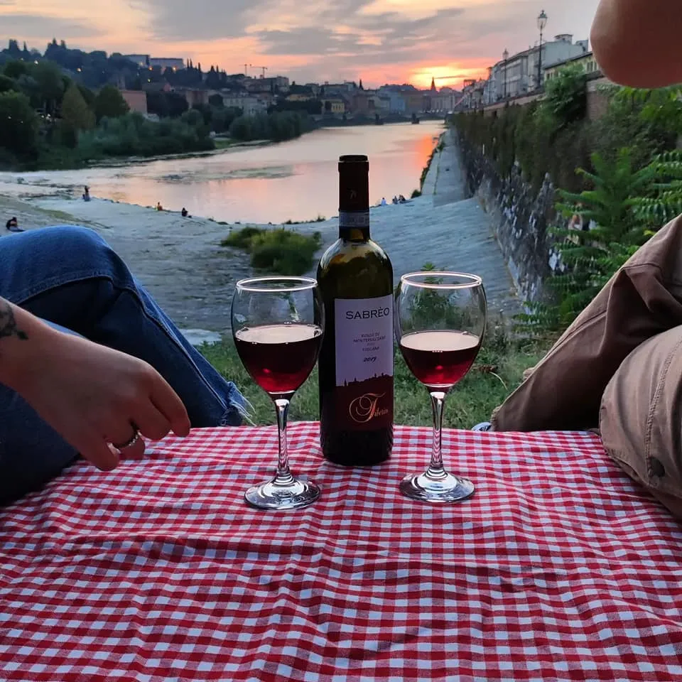 Picnic tra i vigneti con prodotti tipici a Montepulciano