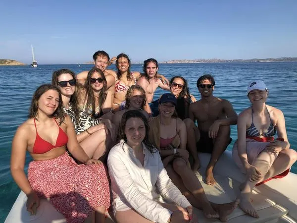 Giornata in gommone di gruppo a La Maddalena