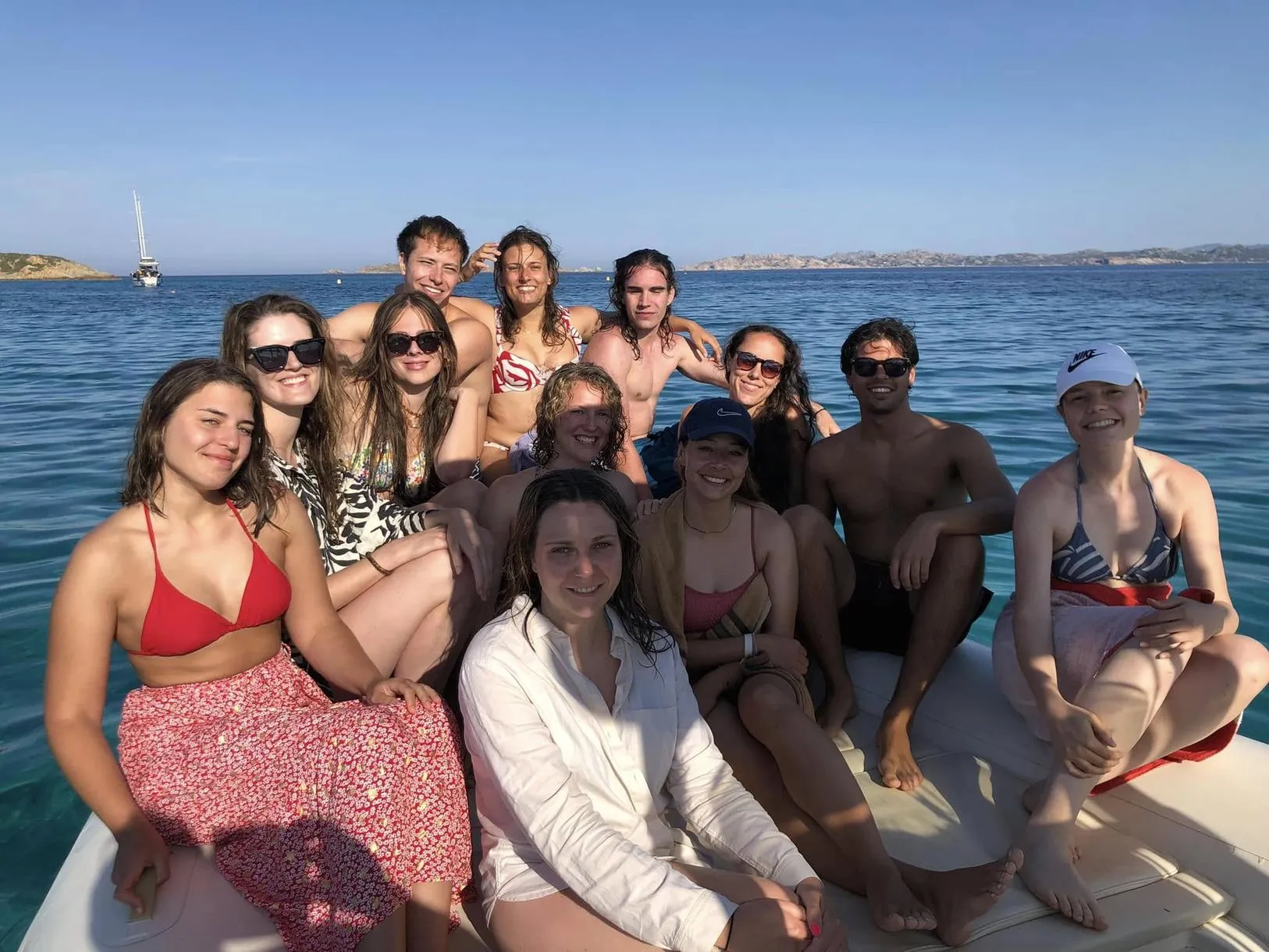 Giornata in gommone di gruppo a La Maddalena