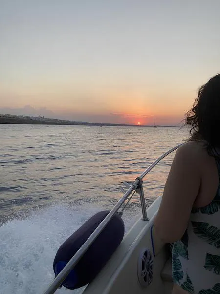 Escursione in barca privata al tramonto con aperitivo a Polignano