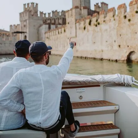 Giro in barca di gruppo sul Lago di Garda da Sirmione