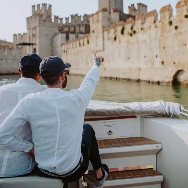 Giro in barca di gruppo sul Lago di Garda da Sirmione