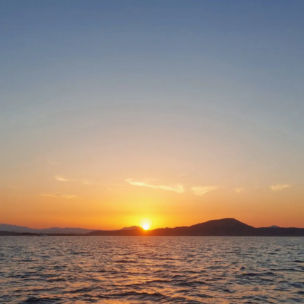 Aperitivo in barca al tramonto a Tavolara da Porto San Paolo