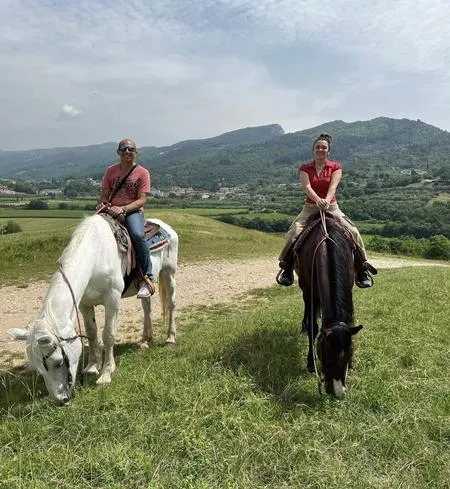 Passeggiata a cavallo con pranzo sul Lago di Garda a Caprino Veronese