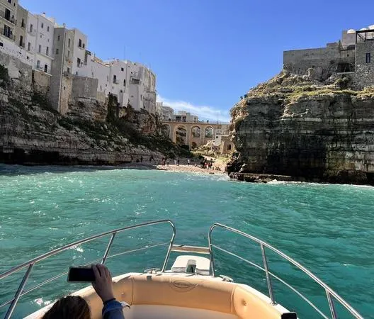 Giro in barca in esclusiva alle grotte di Polignano a Mare