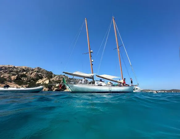 Escursione in barca a vela giornaliera alla Maddalena