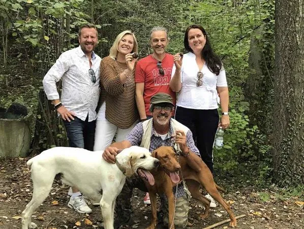 Caccia al tartufo e aperitivo nelle Langhe