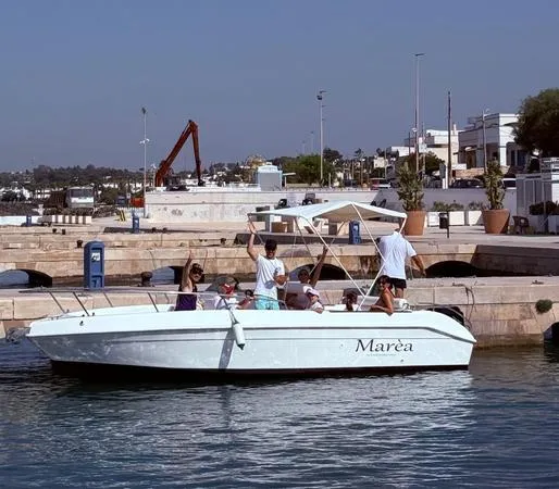 Escursione privata in barca da Torre Vado