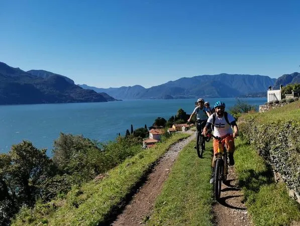 Giro in bici del lago di Como