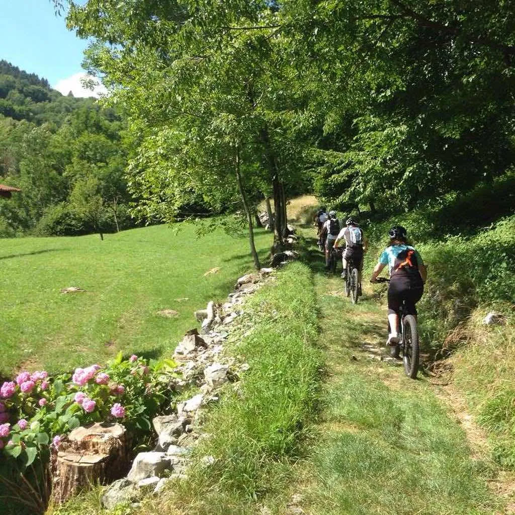Giro in bici del lago di Como