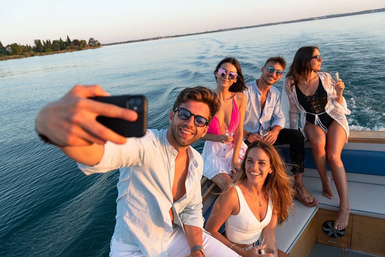 Giro in barca privato all'Isola del Garda da Sirmione