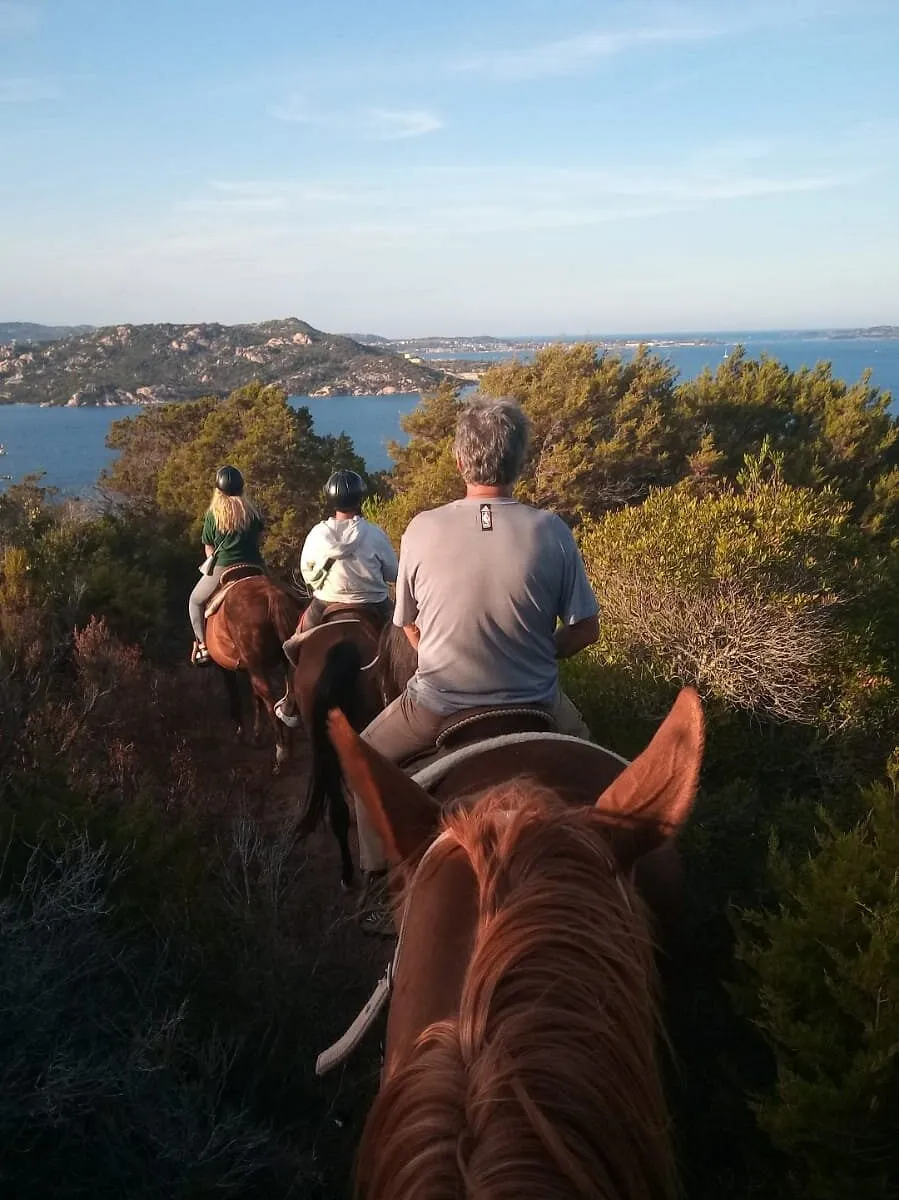 Passeggiata a cavallo alla Maddalena
