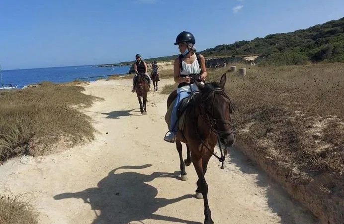 Passeggiata a cavallo vista mare nel Salento