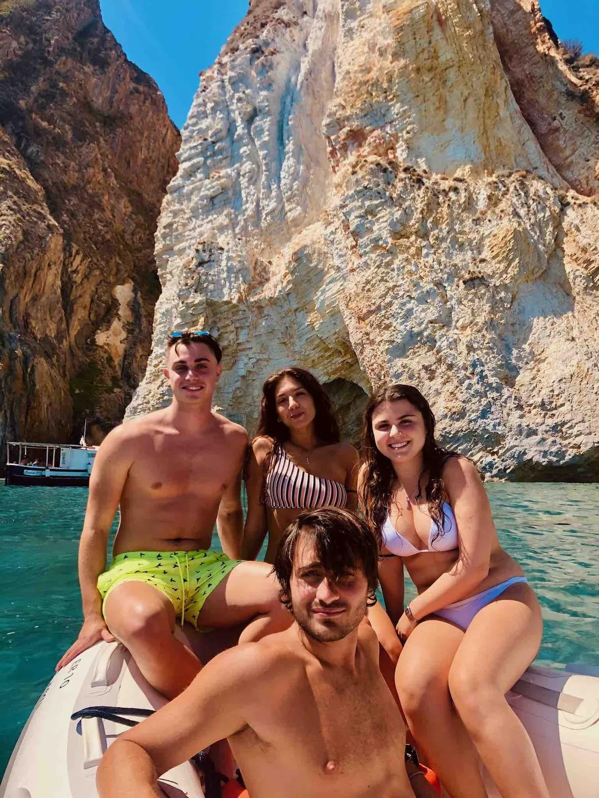 Giornata in gommone a Ponza e Palmarola