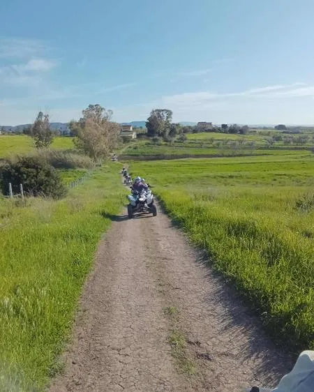 Escursione in Quad di 4 ore alle cascate di Cerveteri fuori Roma