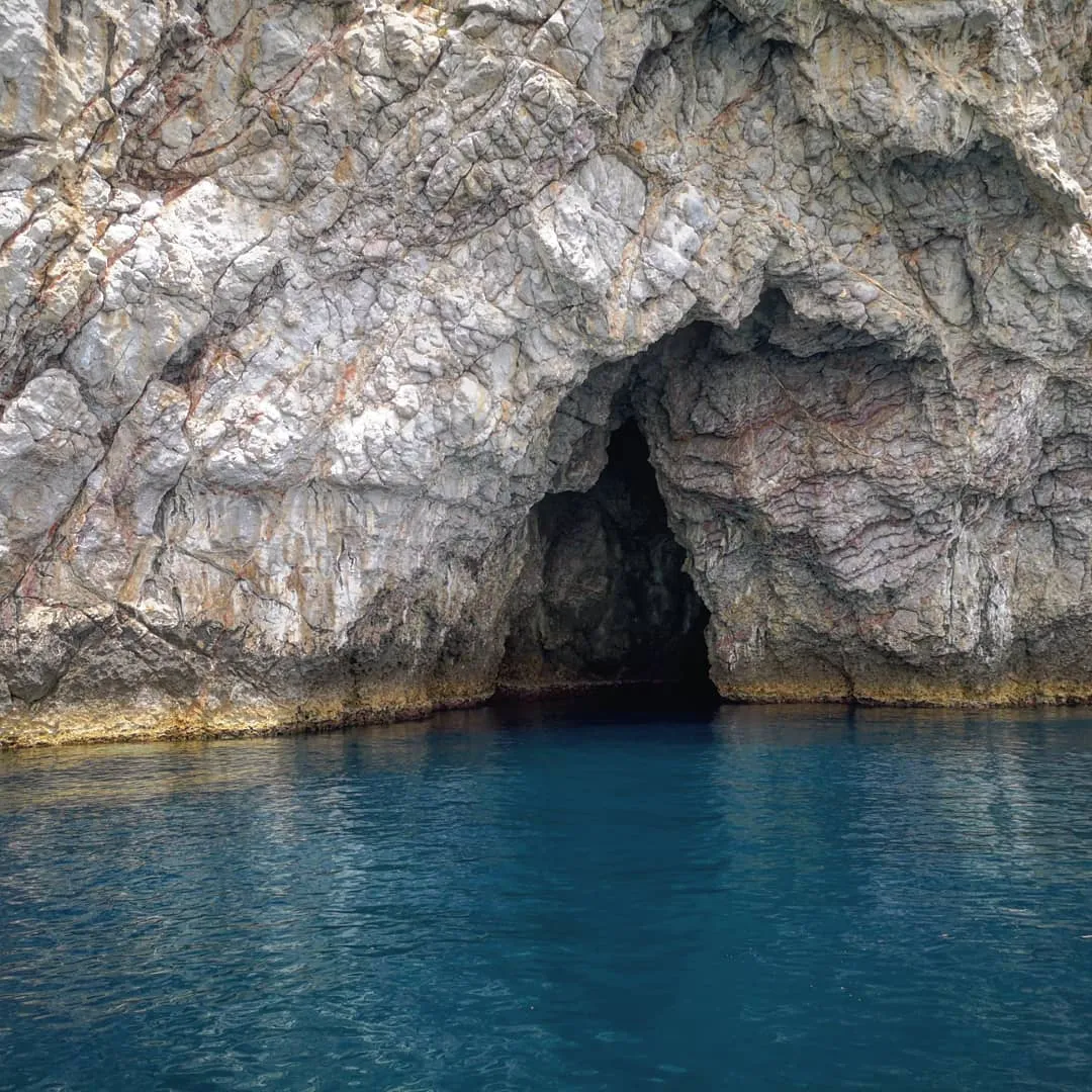 Giro in barca a Taormina con snorkeling e aperitivo