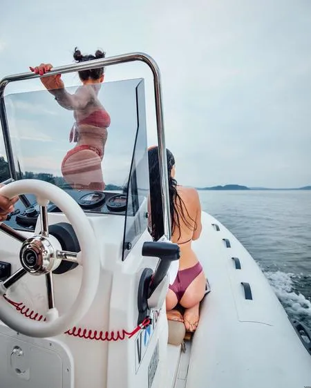 Giro in barca privata sul Lago Maggiore da Sesto Calende