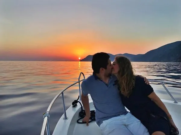 Boat tour privato al tramonto alle Cinque Terre con aperitivo