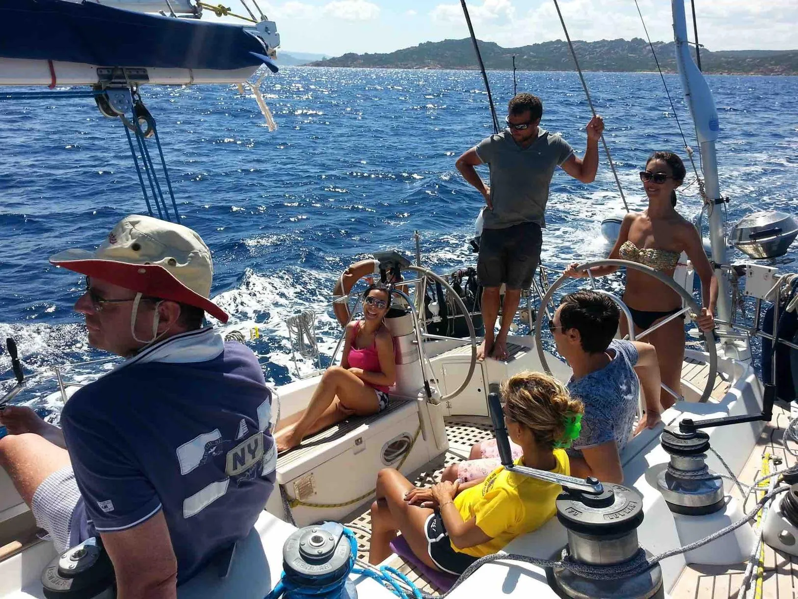 Giornata in barca a vela nell'arcipelago di La Maddalena da Cannigione in esclusiva