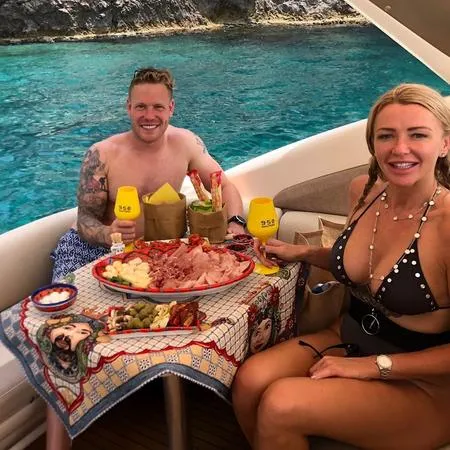 Aperitivo al tramonto in barca a Taormina