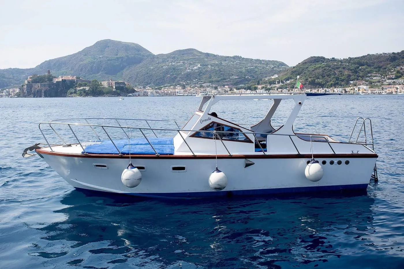 Giro in barca in esclusiva alle Isole Eolie da Lipari