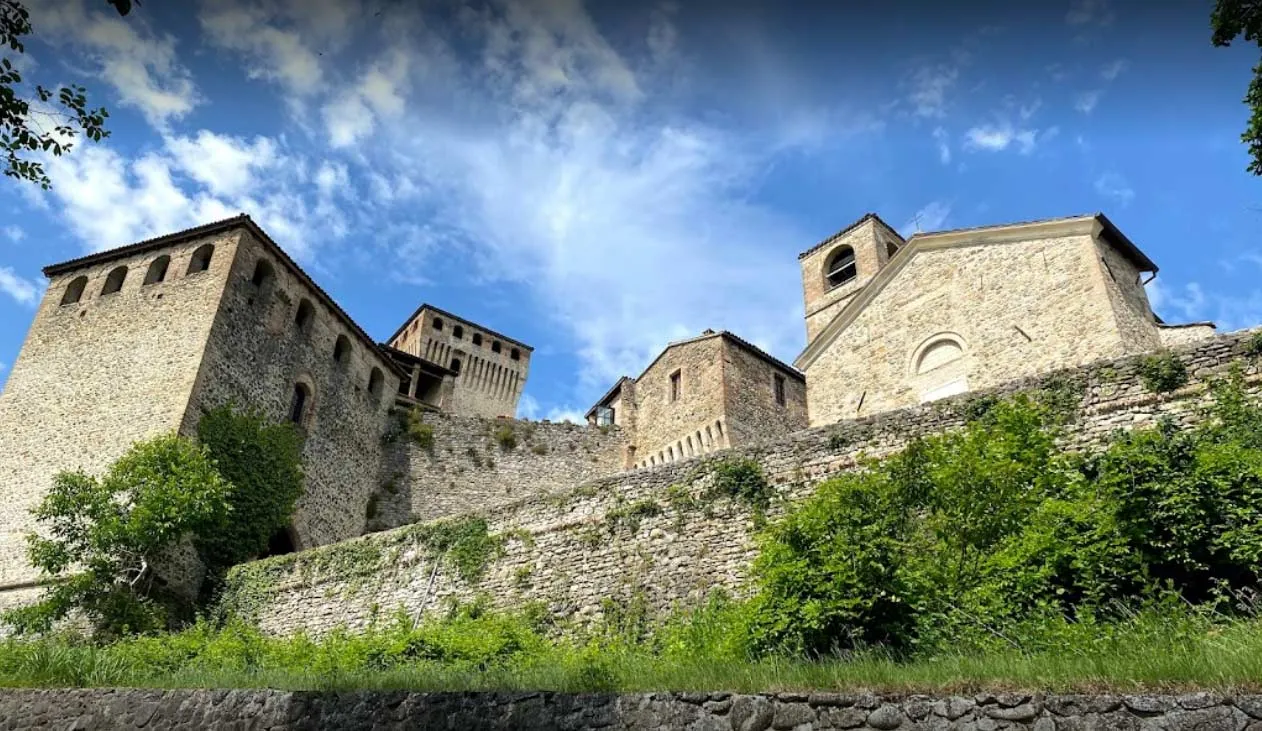 Degustazione nel borgo medievale di Torrechiara